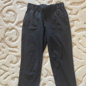 Lululemon Womens jogger. Stretchy. Size 2